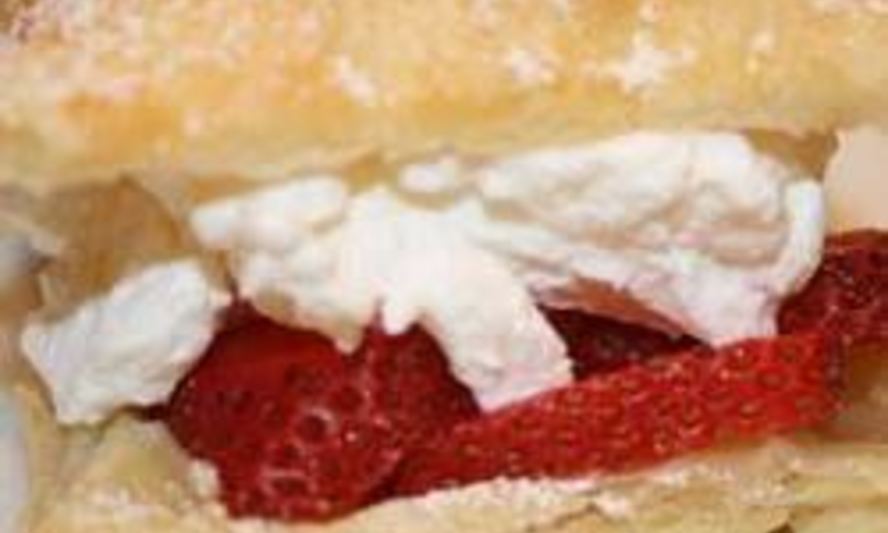 Рецепт пирожного с клубникой и сливками