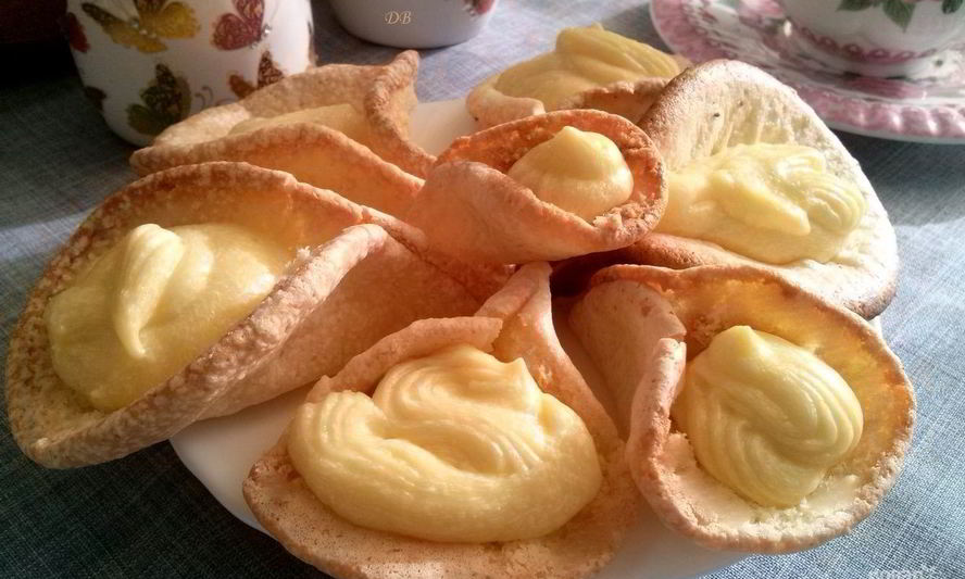 Рецепт пирожных лепестков с кремом