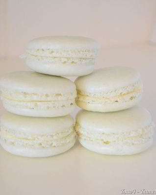 Пирожные макароны на французской меренге