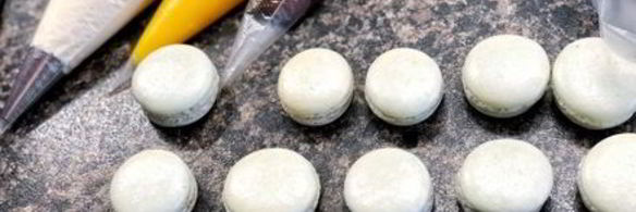 пирожные макароны на французской меренге