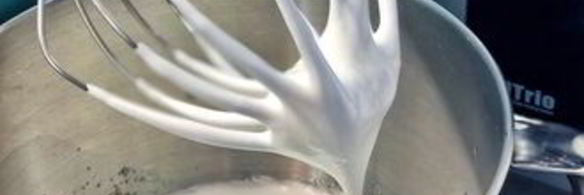 пирожные макароны на французской меренге