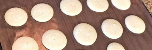 пирожные макароны на французской меренге