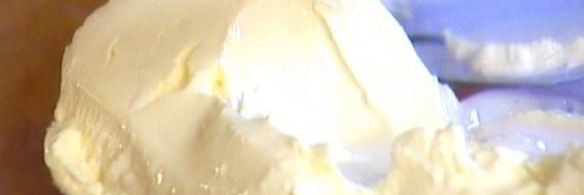 пирожные с клубникой, маскарпоне и мятой