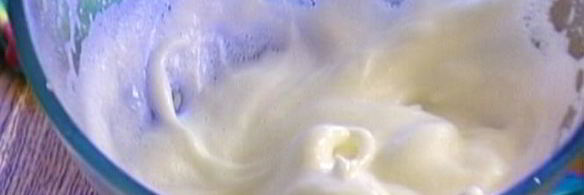 пирожные с клубникой, маскарпоне и мятой