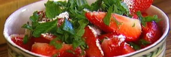 пирожные с клубникой, маскарпоне и мятой