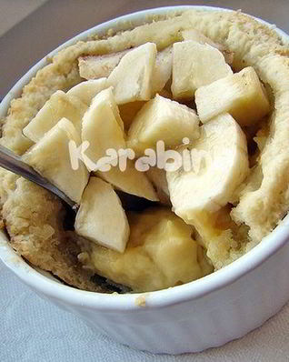 Пирожные с заварным кремом и фруктами