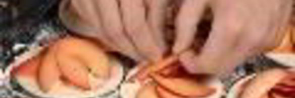 пирожные со сливами и козьим сыром