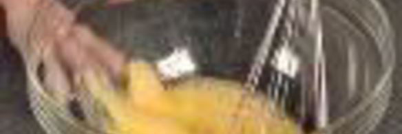 пирожные со сливами и козьим сыром