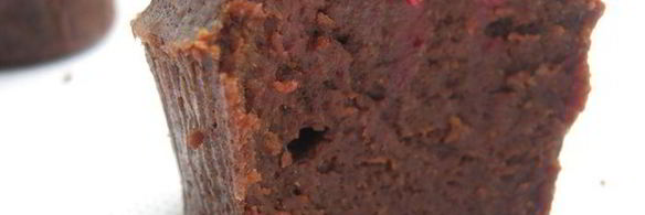 шоколадно-сырное пирожное с брусникой