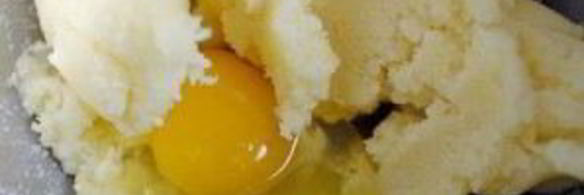 шоколадные пирожные с орехами и суфле