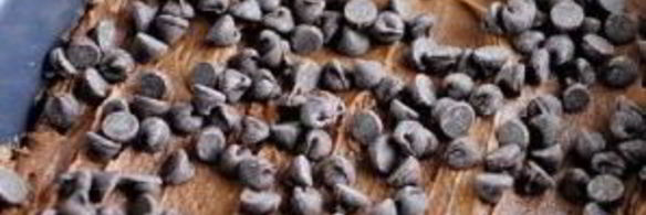 шоколадные пирожные с орехами и суфле