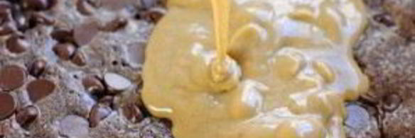 шоколадные пирожные с орехами и суфле