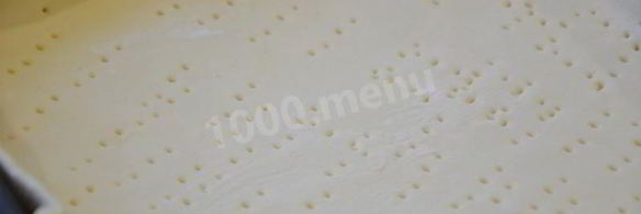 быстрая и простая пицца из слоеного теста в духовке