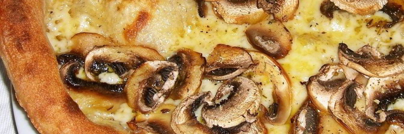 Домашняя пицца с грибами