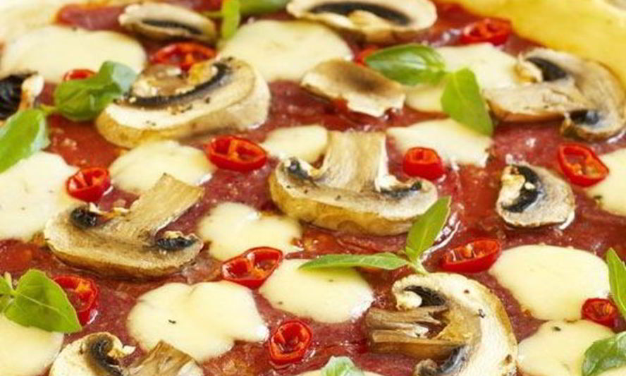 Рецепт картофельной пиццы с салями