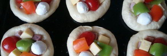 мини-пиццы крошки