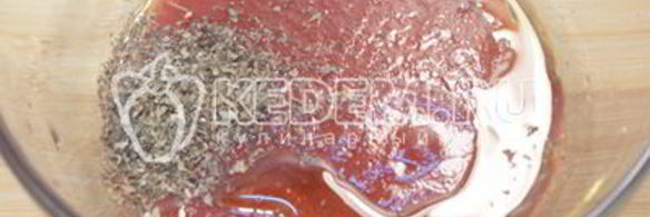 мини-пиццы с ветчиной, маслинами и моцареллой