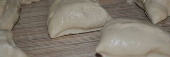 пиде — турецкая пицца с фаршем, фетой и помидорами