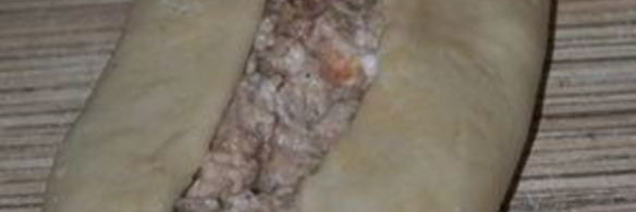 пиде — турецкая пицца с фаршем, фетой и помидорами