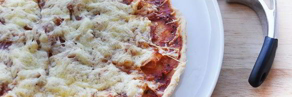 пицца из цельнозерновой муки с беконом