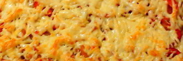 пицца мужской день с ветчиной и грибами