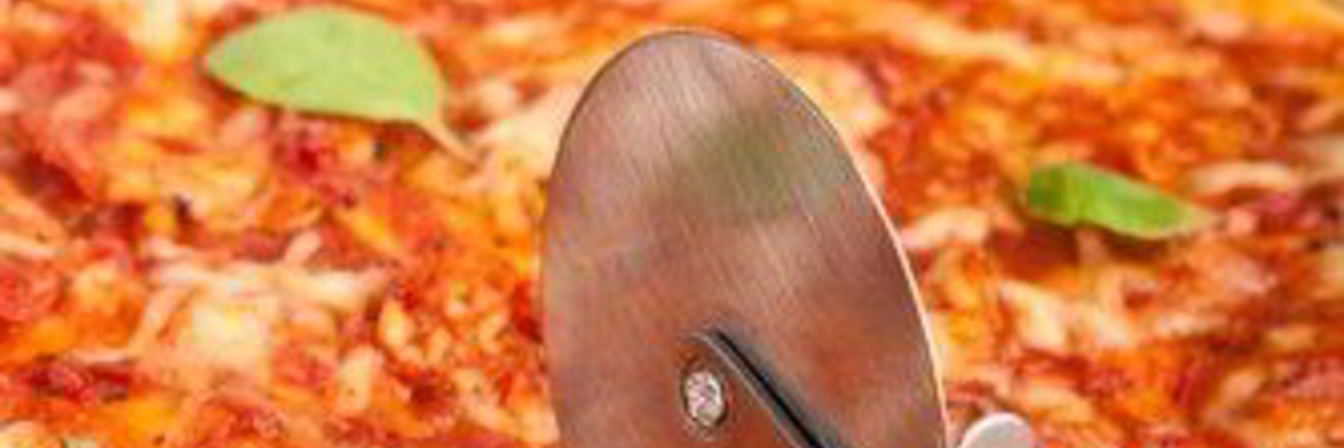 Пицца с бараниной и помидорами