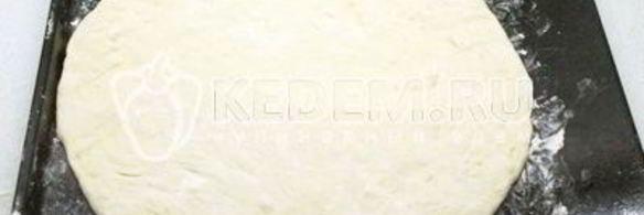 пицца с колбасой и грибами