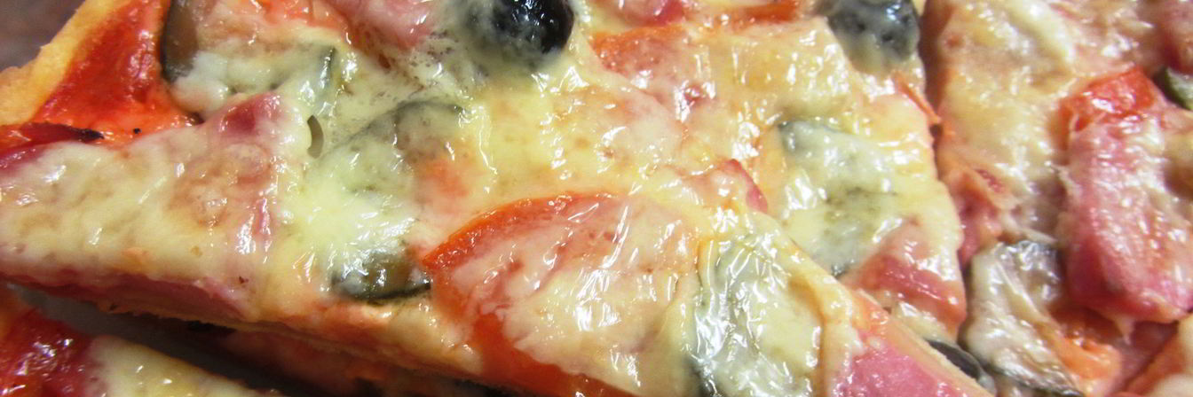 Пицца с колбасой по-немецки