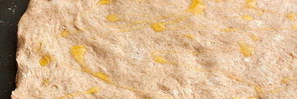 пицца с луком из цельнозерновой муки