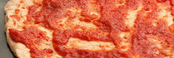 пицца с луком из цельнозерновой муки