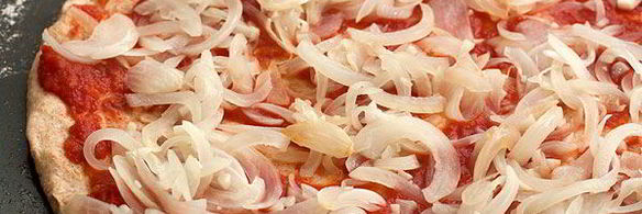 пицца с луком из цельнозерновой муки