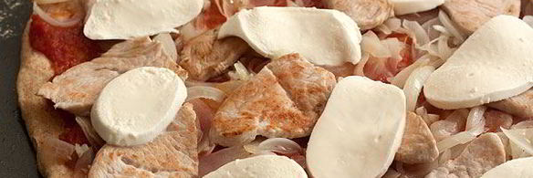 пицца с луком из цельнозерновой муки