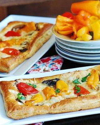 Пицца с моцареллой и грибами