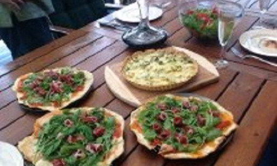 Рецепт пиццы с пармской ветчиной и рукколой