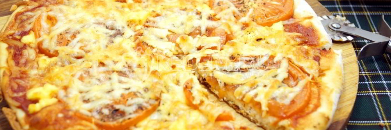 Пицца с помидорами