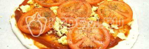 пицца с помидорами