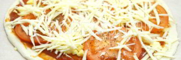 пицца с помидорами