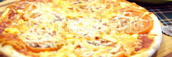 пицца с помидорами