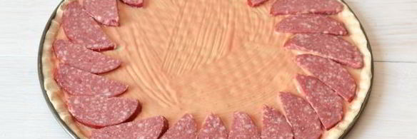 пицца с солеными огурцами