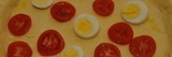 пицца с сосиской и помидорами