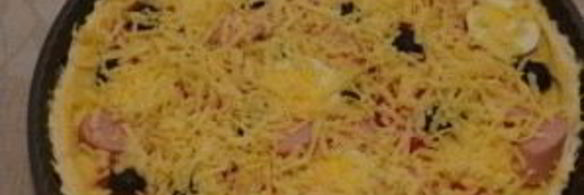 пицца с сосиской и помидорами