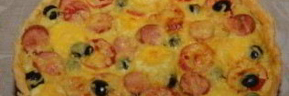 пицца с сосиской и помидорами