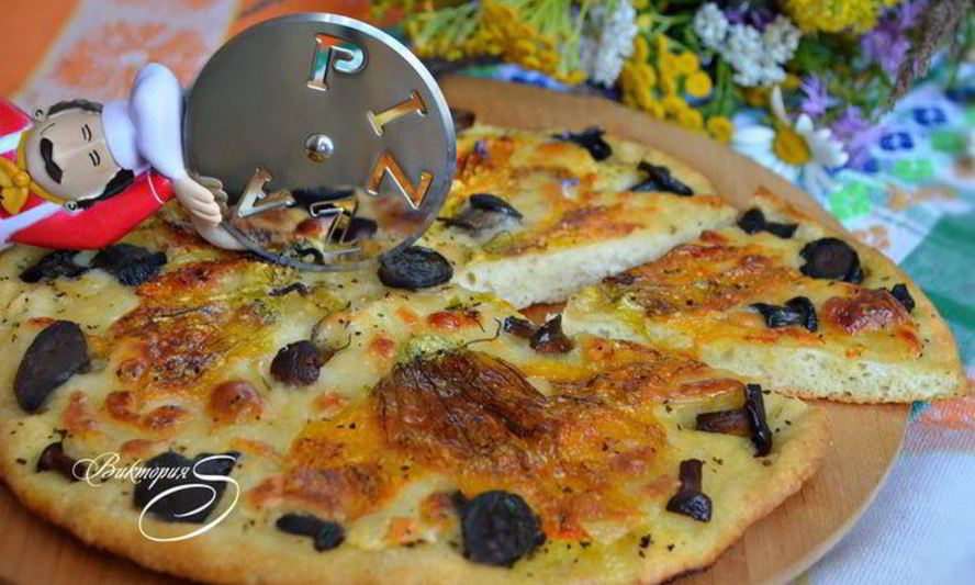 Рецепт пиццы с цветками цукини и лесными грибами