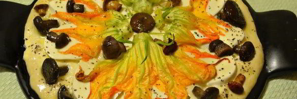 пицца с цветками цукини и лесными грибами