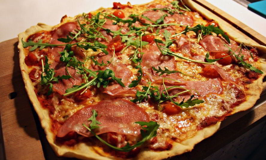 Рецепт пиццы с вареной колбасой