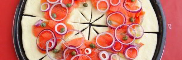 пицца солнце с форелью и картофелем