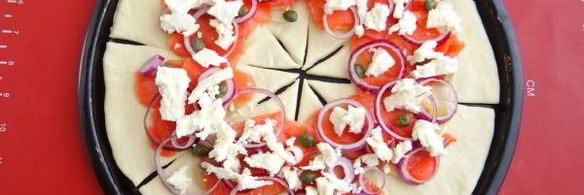 пицца солнце с форелью и картофелем