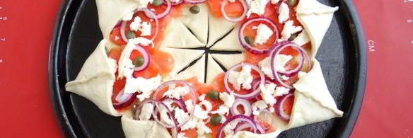 пицца солнце с форелью и картофелем