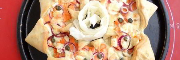 пицца солнце с форелью и картофелем