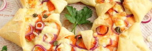 пицца солнце с форелью и картофелем